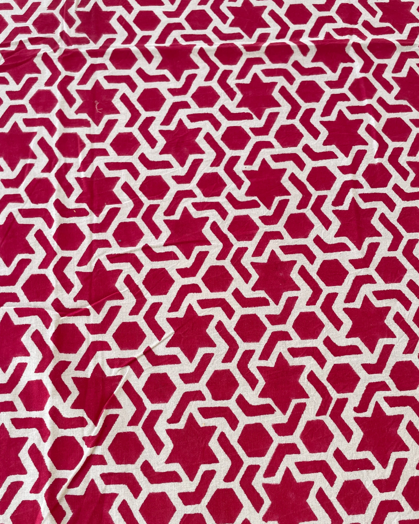 Decorative crimson patterned tablecloth for dining table with modern design