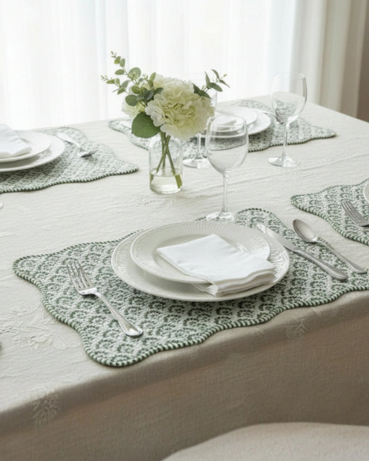 Reversible Scalloped Place Mat Set in Green - Quilted Cotton