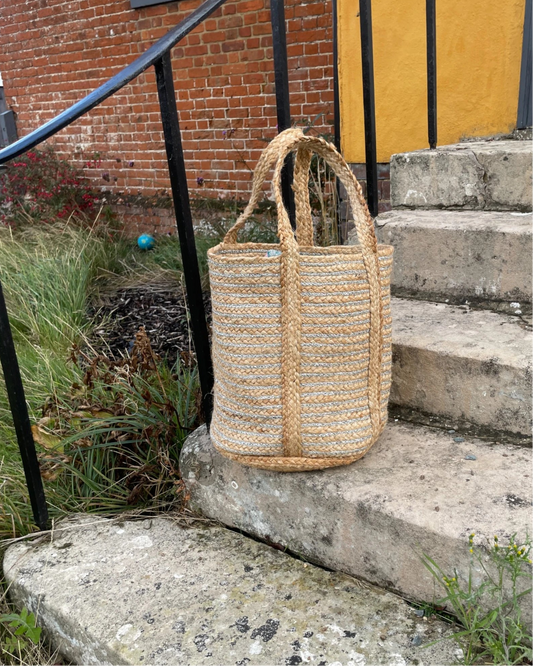 shoulder beach bag in silver and natural woven jute
