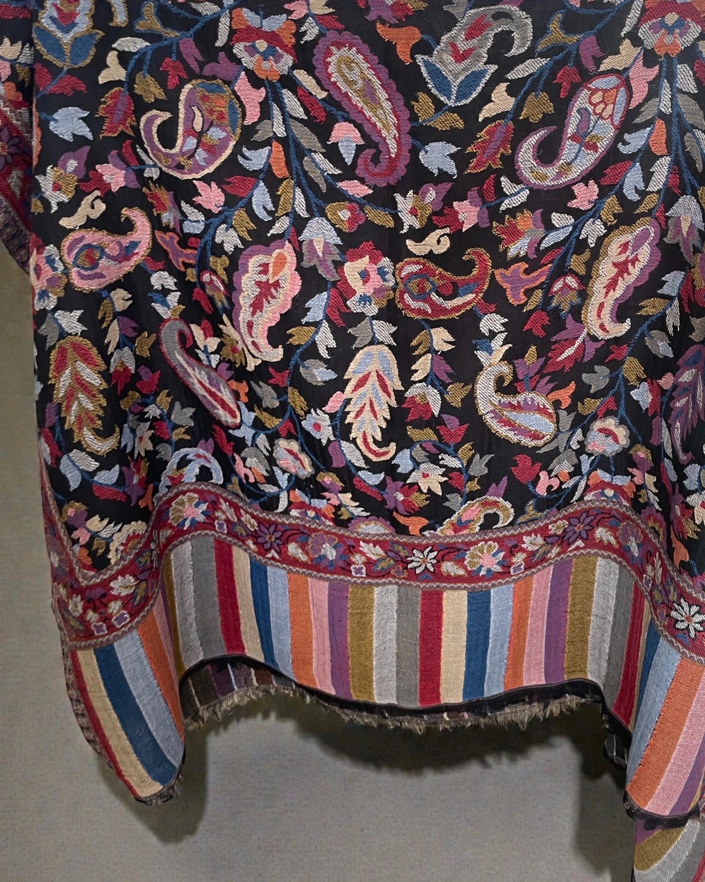 pasisley detail on machine made pashmina shawl