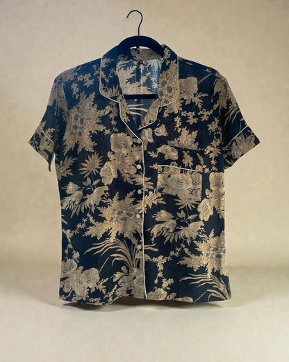 Tailored short sleeved pyjama shirt with elegant tailored collar