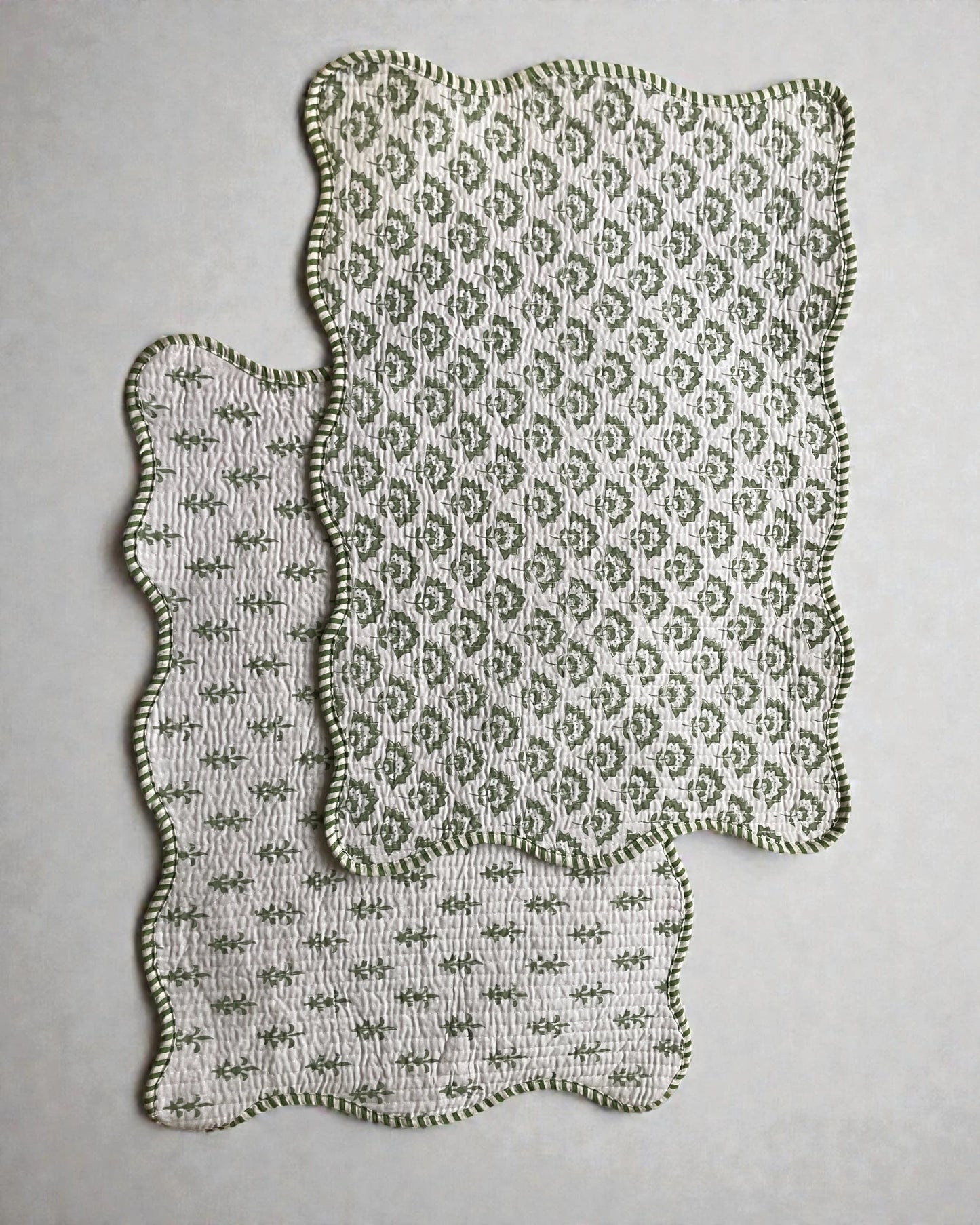 Reversible Scalloped Place Mat Set in Green - Quilted Cotton