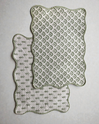 Reversible Scalloped Place Mat Set in Green - Quilted Cotton