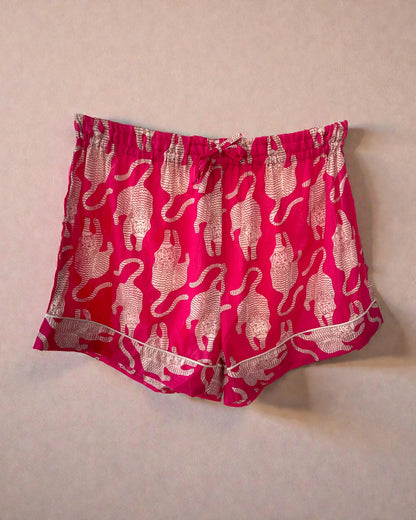 medium-size women’s cotton pyjamas in pink with patterned top and shorts, includes gift bag
