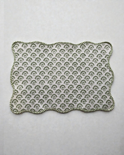 Reversible Scalloped Place Mat Set in Green - Quilted Cotton