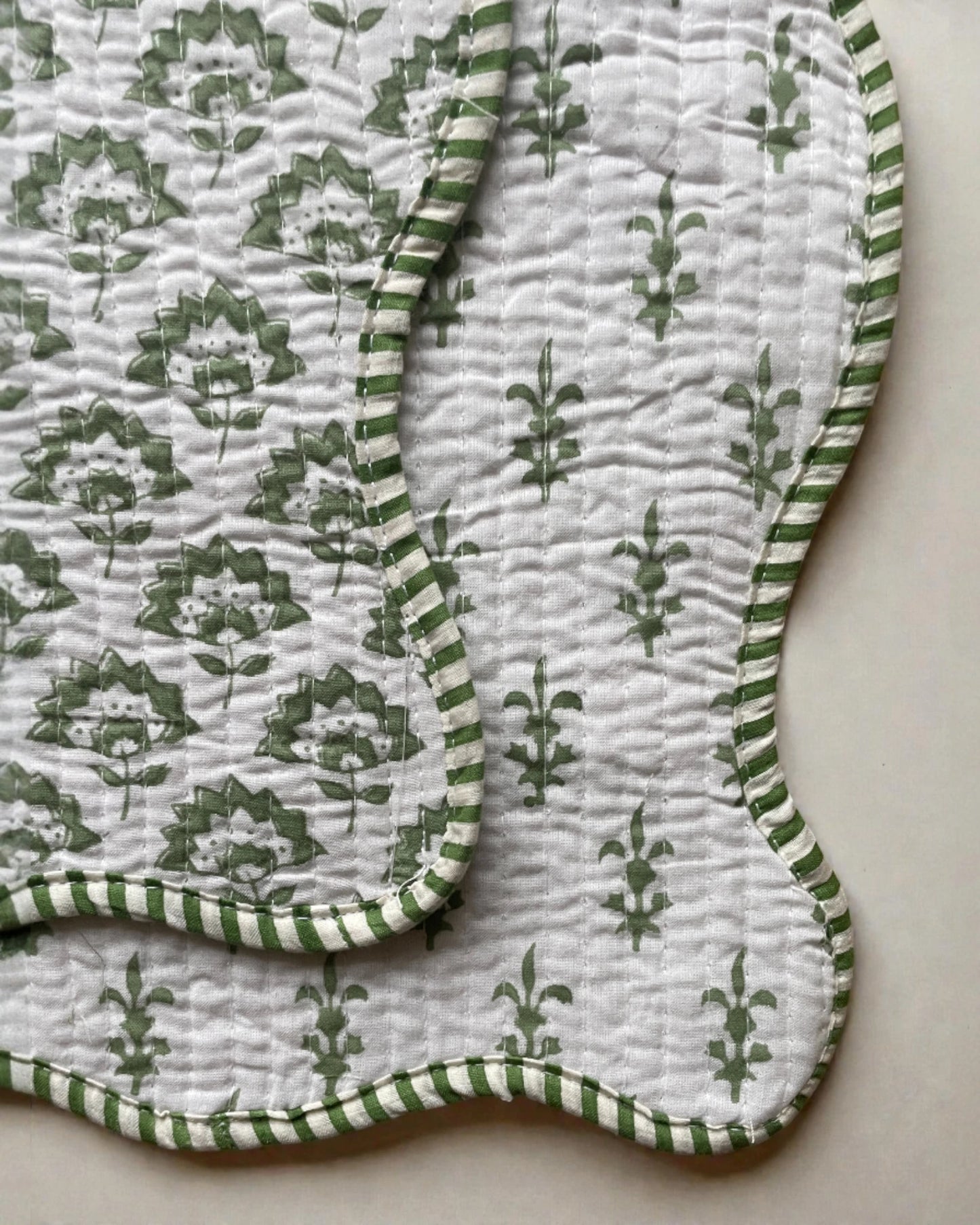 Reversible Scalloped Place Mat Set in Green - Quilted Cotton