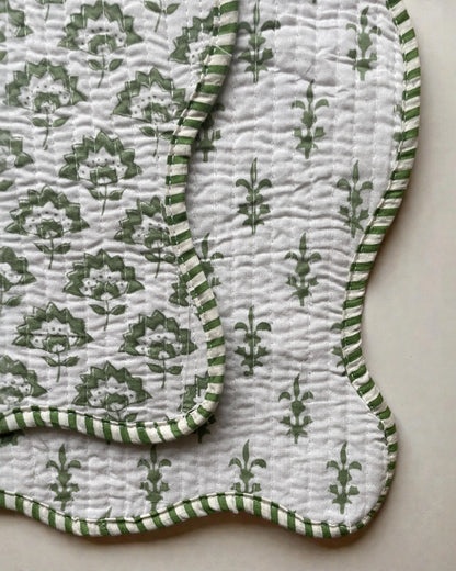 Reversible Scalloped Place Mat Set in Green - Quilted Cotton