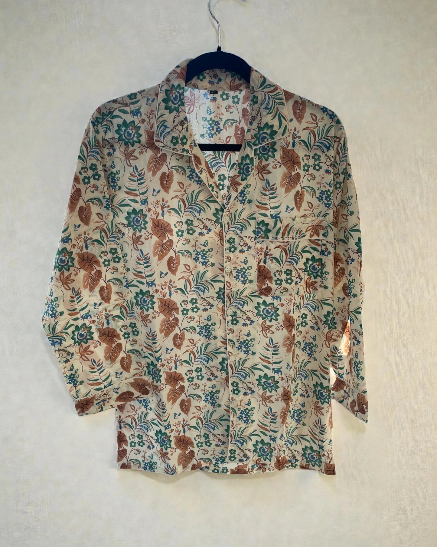 Botanical patterned women’s sleepwear set in breathable fabric for everyday comfort