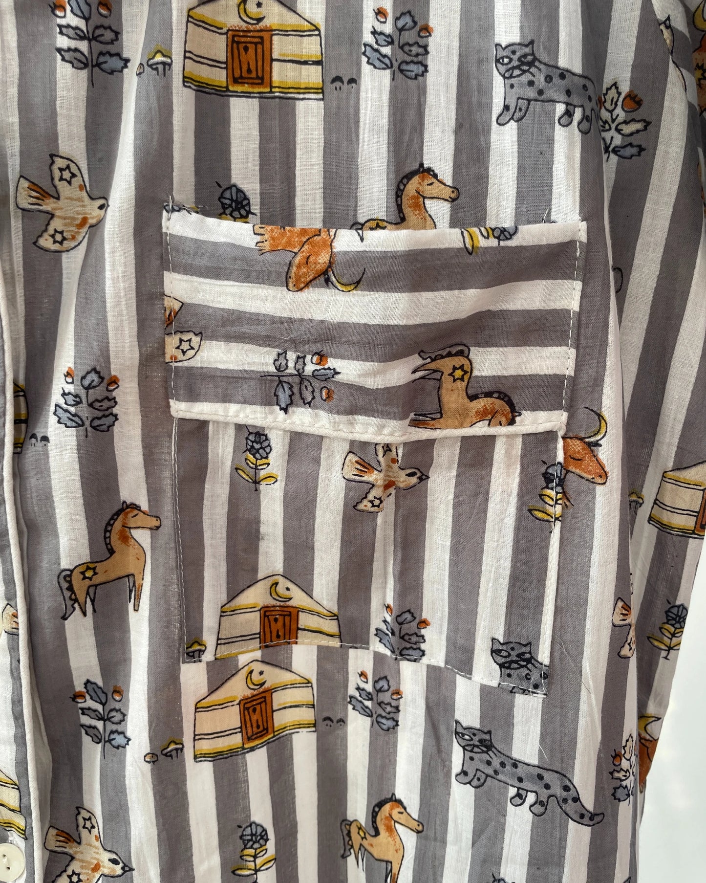 Women’s medium pyjama set with short sleeves and shorts, grey striped quirky print